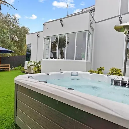 Entire Home In Central Auckland